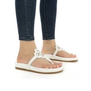 Sam & Libby Women's
Alexandra Thong Footbed Size 9.5